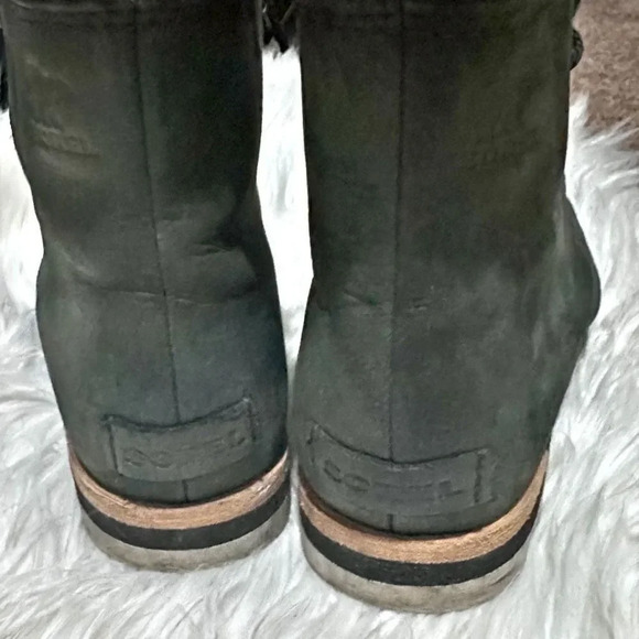 SOREL | Sneakchic Alpine Holiday Boot Black/Dark Stone Shearling | Size 8 - Picture 4 of 8